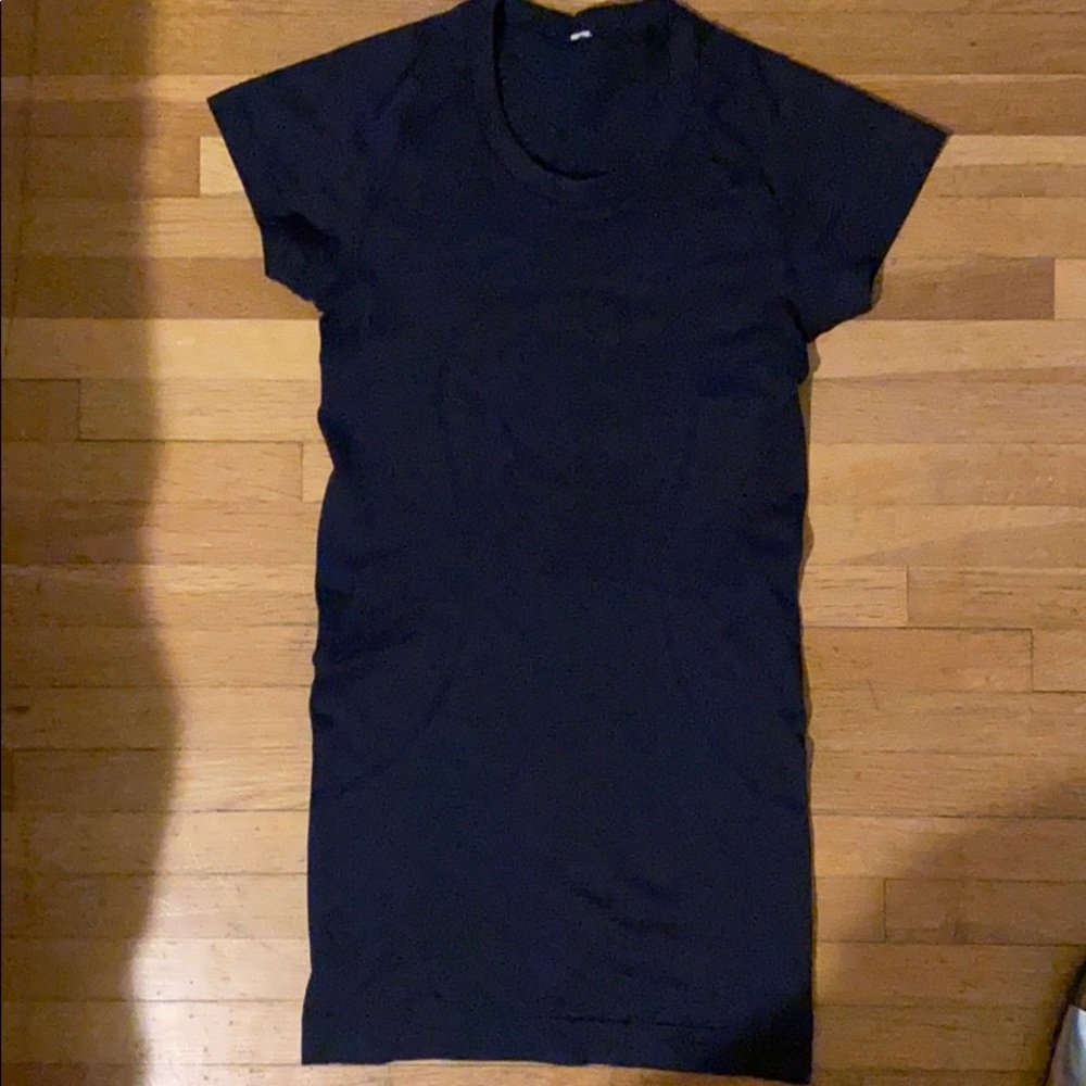 Lululemon swift tech navy shirt